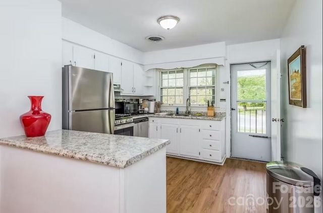 1150 W Blue Ridge Road 220, Flat Rock, NC 28731