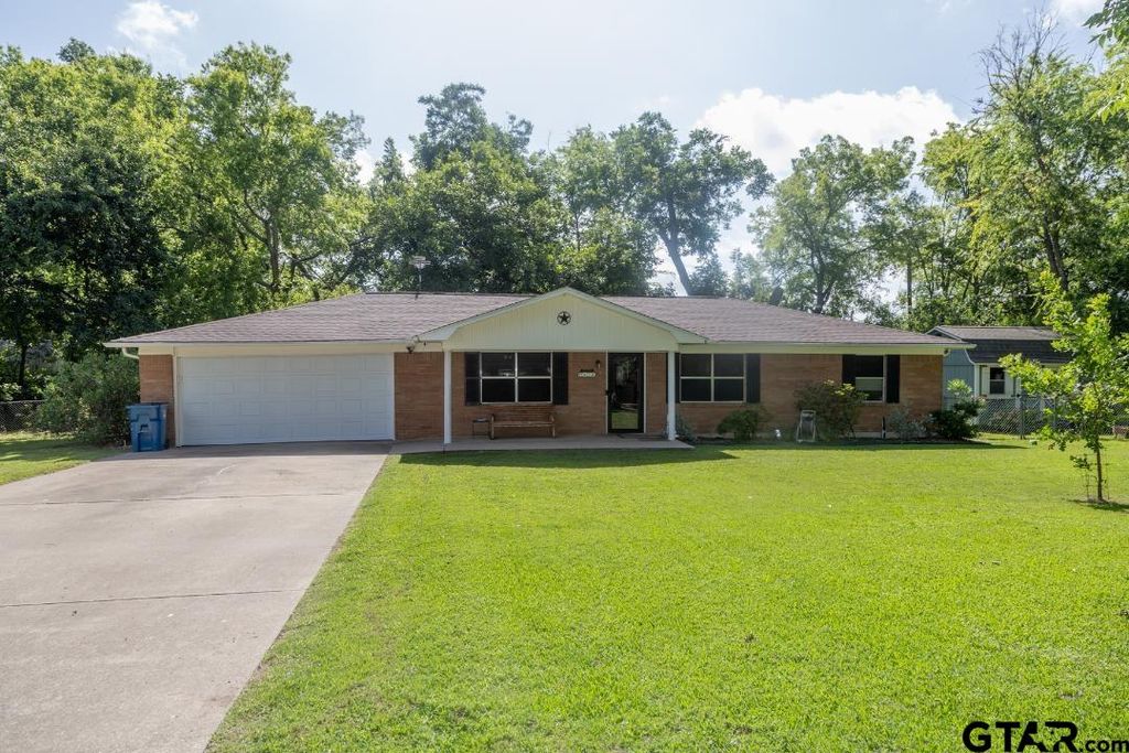 414 Loving St, Chandler, TX 75758