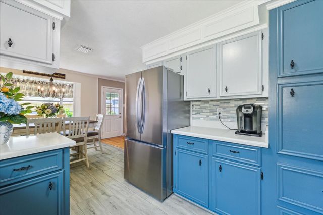 1926 Meadow Creek Drive, Pearland, TX 77581