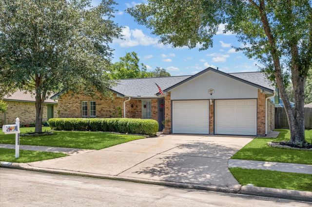 1926 Meadow Creek Drive, Pearland, TX 77581