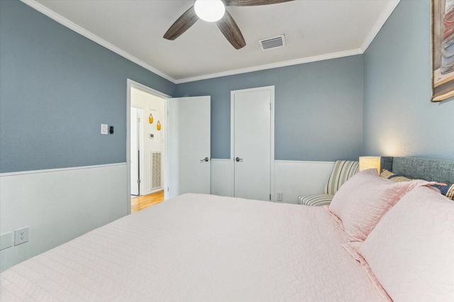 1926 Meadow Creek Drive, Pearland, TX 77581