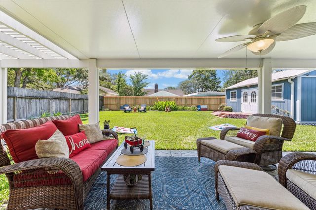 1926 Meadow Creek Drive, Pearland, TX 77581