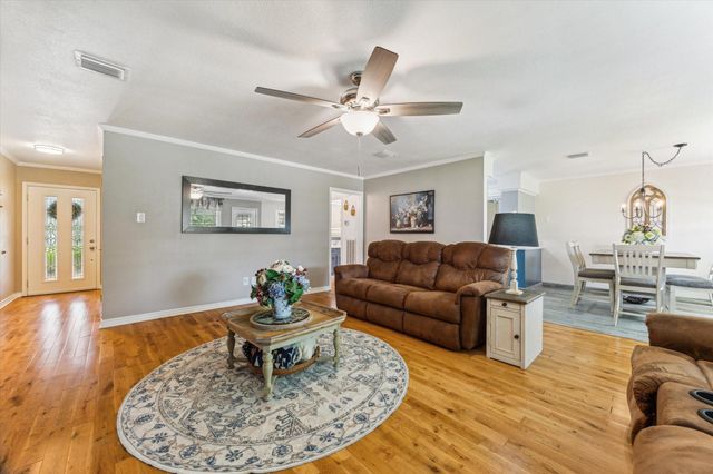 1926 Meadow Creek Drive, Pearland, TX 77581