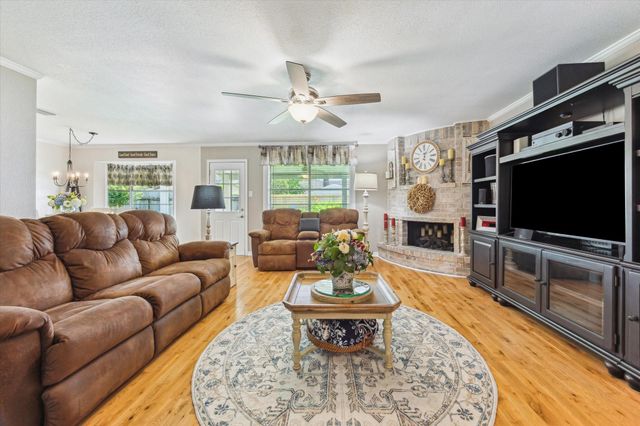 1926 Meadow Creek Drive, Pearland, TX 77581