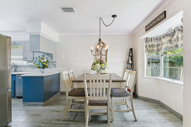 1926 Meadow Creek Drive, Pearland, TX 77581