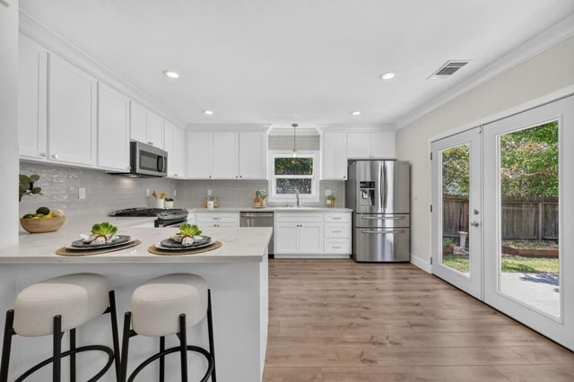 1240 54th St, Sacramento, CA 95819