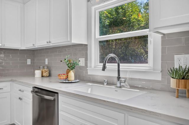 1240 54th St, Sacramento, CA 95819