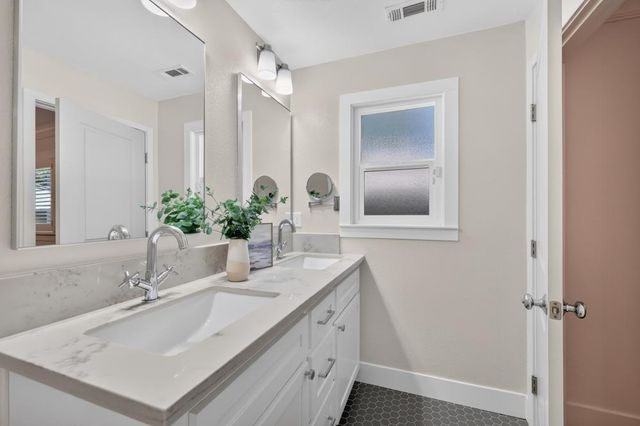 1240 54th St, Sacramento, CA 95819