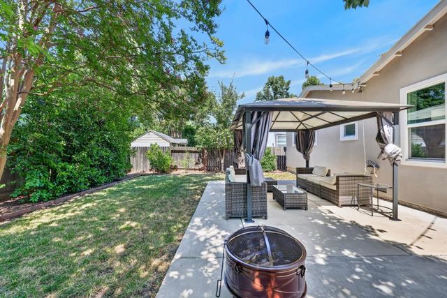 1240 54th St, Sacramento, CA 95819