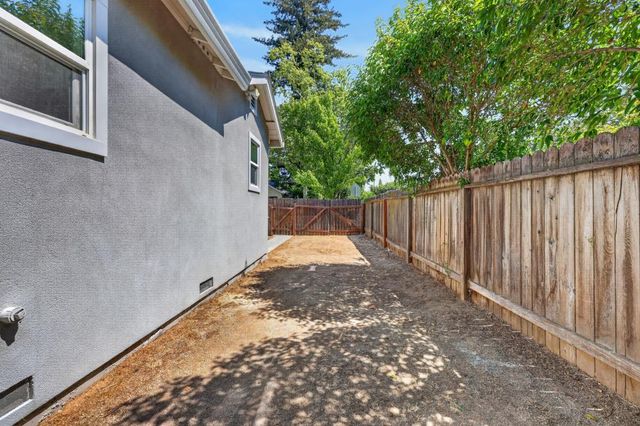1240 54th St, Sacramento, CA 95819