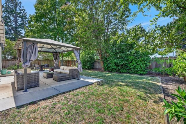 1240 54th St, Sacramento, CA 95819