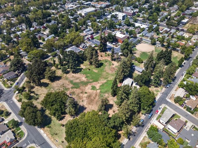 1240 54th St, Sacramento, CA 95819