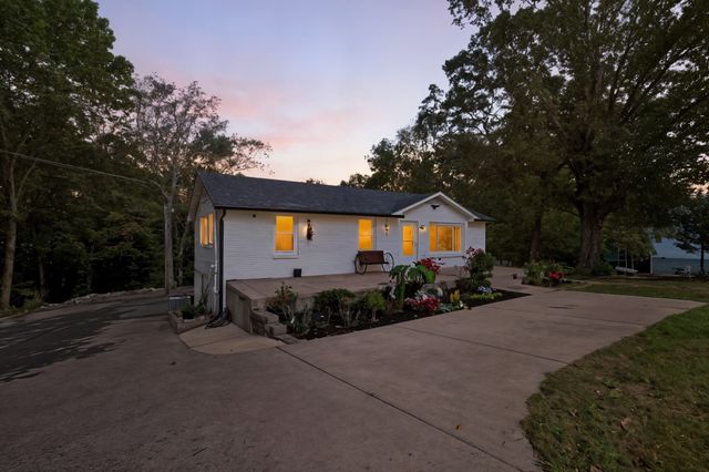 851 Belmont Rd, Clarksville, TN 37040