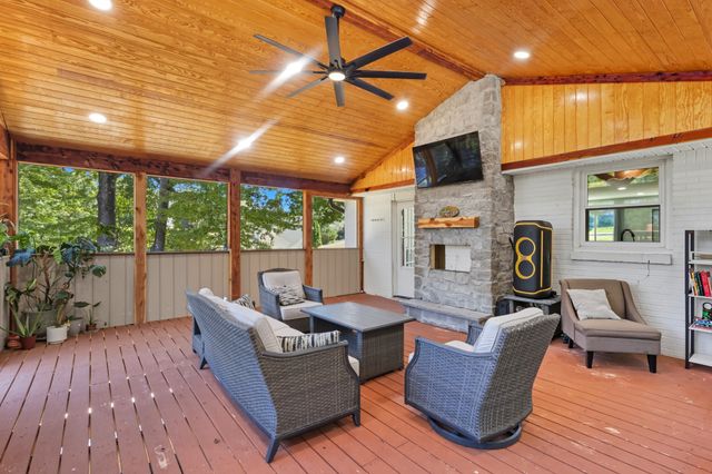 851 Belmont Rd, Clarksville, TN 37040