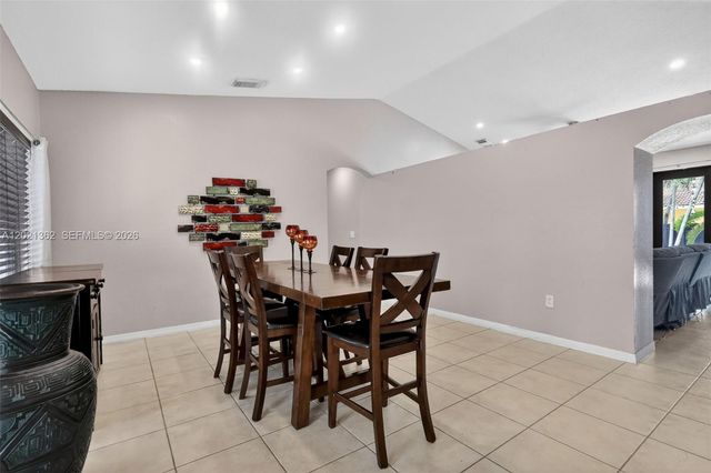 8892 NW 167th St, Miami Lakes, FL 33018