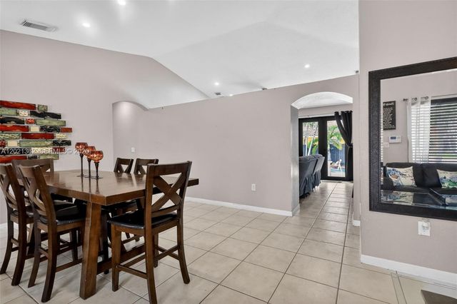 8892 NW 167th St, Miami Lakes, FL 33018