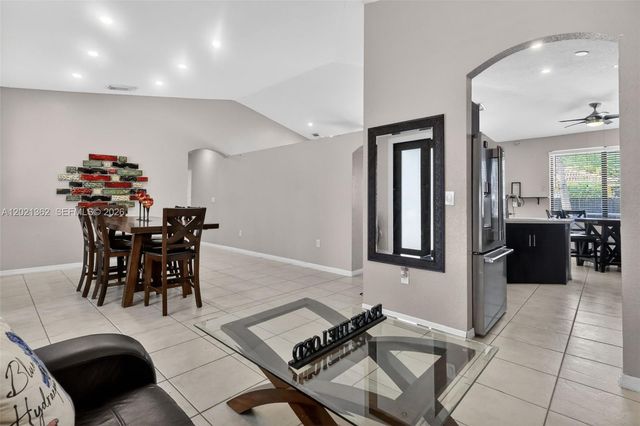 8892 NW 167th St, Miami Lakes, FL 33018