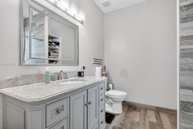 8892 NW 167th St, Miami Lakes, FL 33018