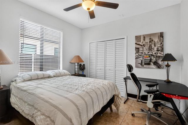 8892 NW 167th St, Miami Lakes, FL 33018