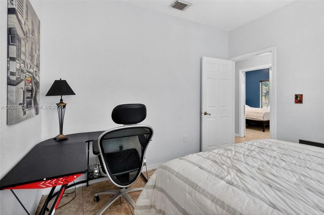 8892 NW 167th St, Miami Lakes, FL 33018