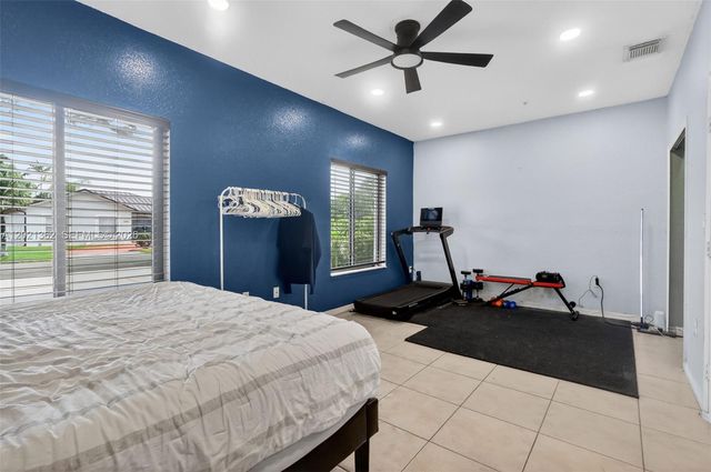 8892 NW 167th St, Miami Lakes, FL 33018