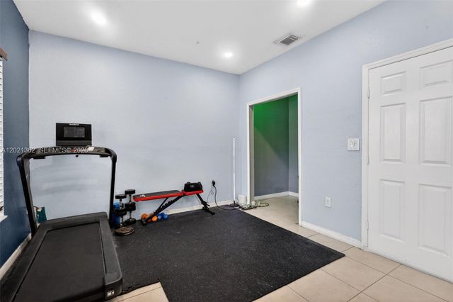 8892 NW 167th St, Miami Lakes, FL 33018