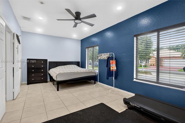8892 NW 167th St, Miami Lakes, FL 33018