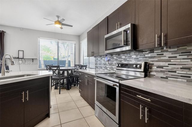 8892 NW 167th St, Miami Lakes, FL 33018