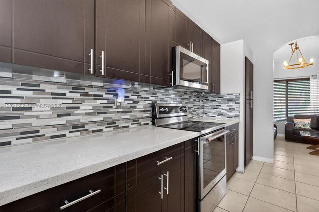 8892 NW 167th St, Miami Lakes, FL 33018
