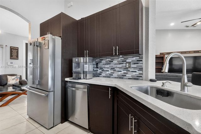 8892 NW 167th St, Miami Lakes, FL 33018