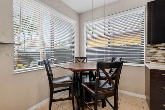 8892 NW 167th St, Miami Lakes, FL 33018