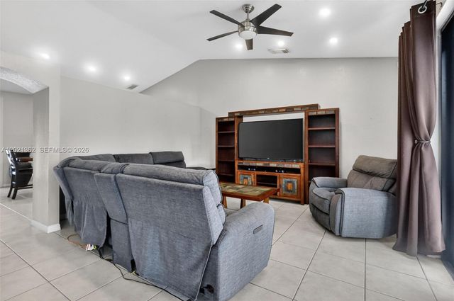 8892 NW 167th St, Miami Lakes, FL 33018