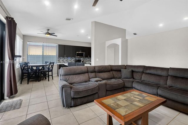 8892 NW 167th St, Miami Lakes, FL 33018