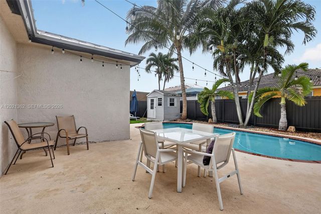 8892 NW 167th St, Miami Lakes, FL 33018