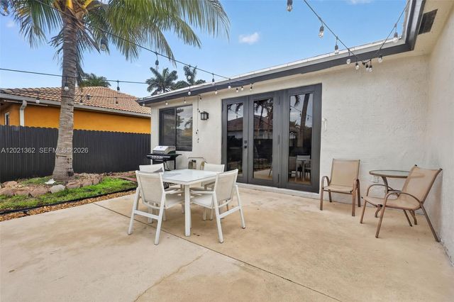 8892 NW 167th St, Miami Lakes, FL 33018