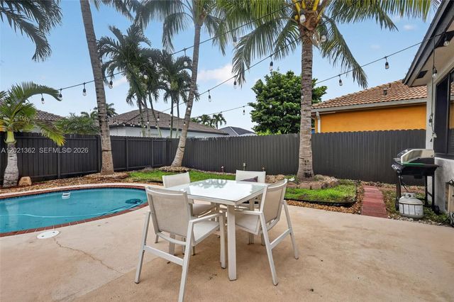 8892 NW 167th St, Miami Lakes, FL 33018
