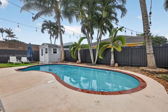 8892 NW 167th St, Miami Lakes, FL 33018