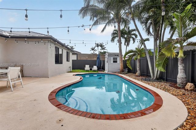 8892 NW 167th St, Miami Lakes, FL 33018