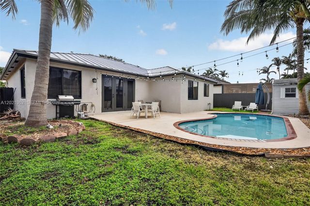 8892 NW 167th St, Miami Lakes, FL 33018