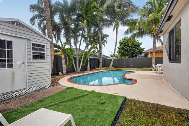 8892 NW 167th St, Miami Lakes, FL 33018