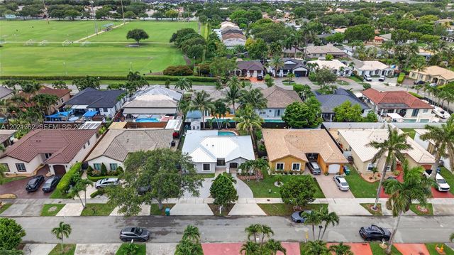 8892 NW 167th St, Miami Lakes, FL 33018