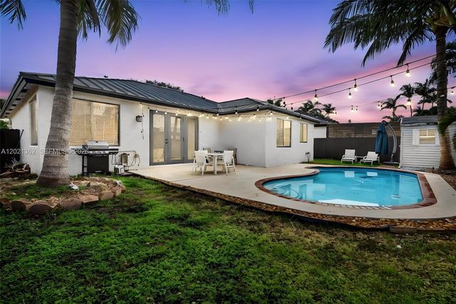 8892 NW 167th St, Miami Lakes, FL 33018