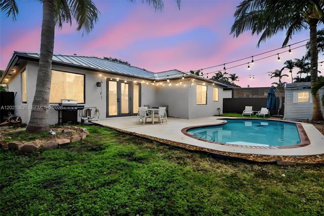 8892 NW 167th St, Miami Lakes, FL 33018