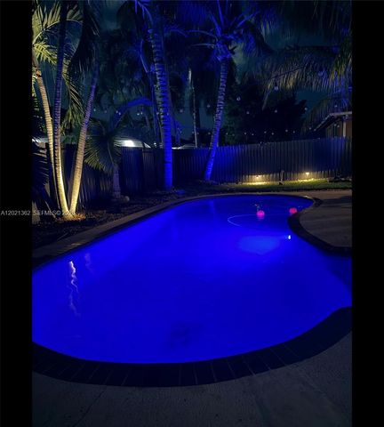 8892 NW 167th St, Miami Lakes, FL 33018