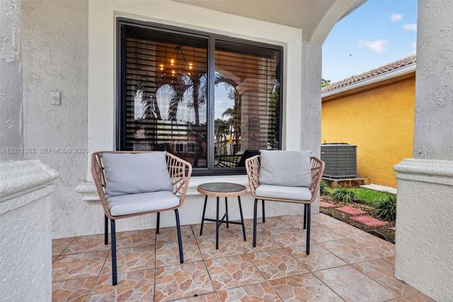 8892 NW 167th St, Miami Lakes, FL 33018
