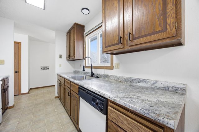 1602 6th Avenue N, Moorhead, MN 56560