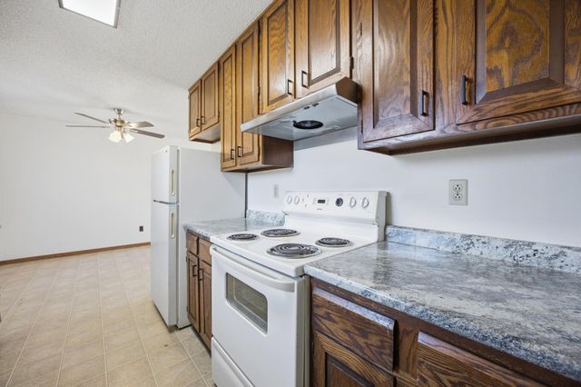 1602 6th Avenue N, Moorhead, MN 56560