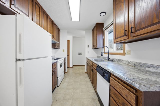 1602 6th Avenue N, Moorhead, MN 56560