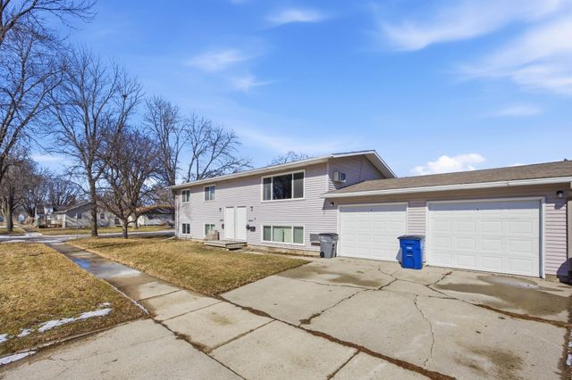 1602 6th Avenue N, Moorhead, MN 56560