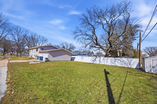 1602 6th Avenue N, Moorhead, MN 56560